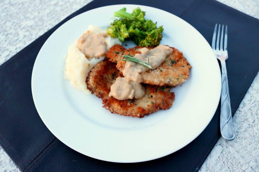 pork chops with gravy and mashed potatoes