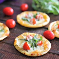 Tomato, basil and mozzarella feature in these 5-ingredient gluten free pizza bites. Super easy to make, delicious and totally addictive!