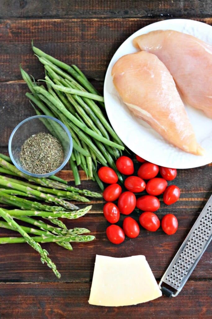 ingredients to make low carb chicken laid out