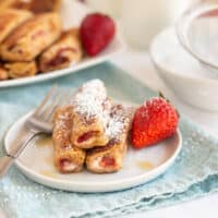 french toast rolls ups with strawberries