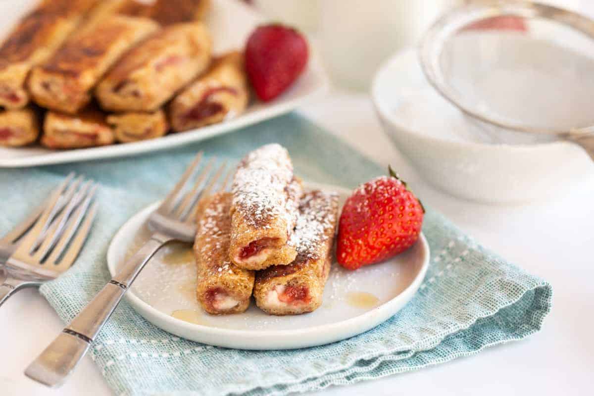 french toast rolls ups with strawberries