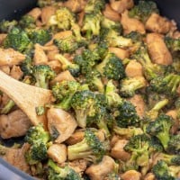 close up of chicken broccoli stir fry.