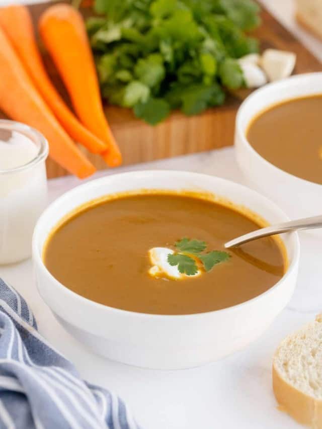 Simple 5 Ingredient Carrot Soup