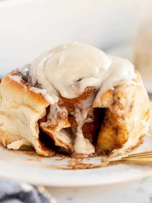 The ULTIMATE Cinnamon Rolls Recipe – fluffy and soft