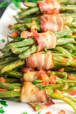 Bacon-Wrapped Green Bean Bundles - Kylee Cooks