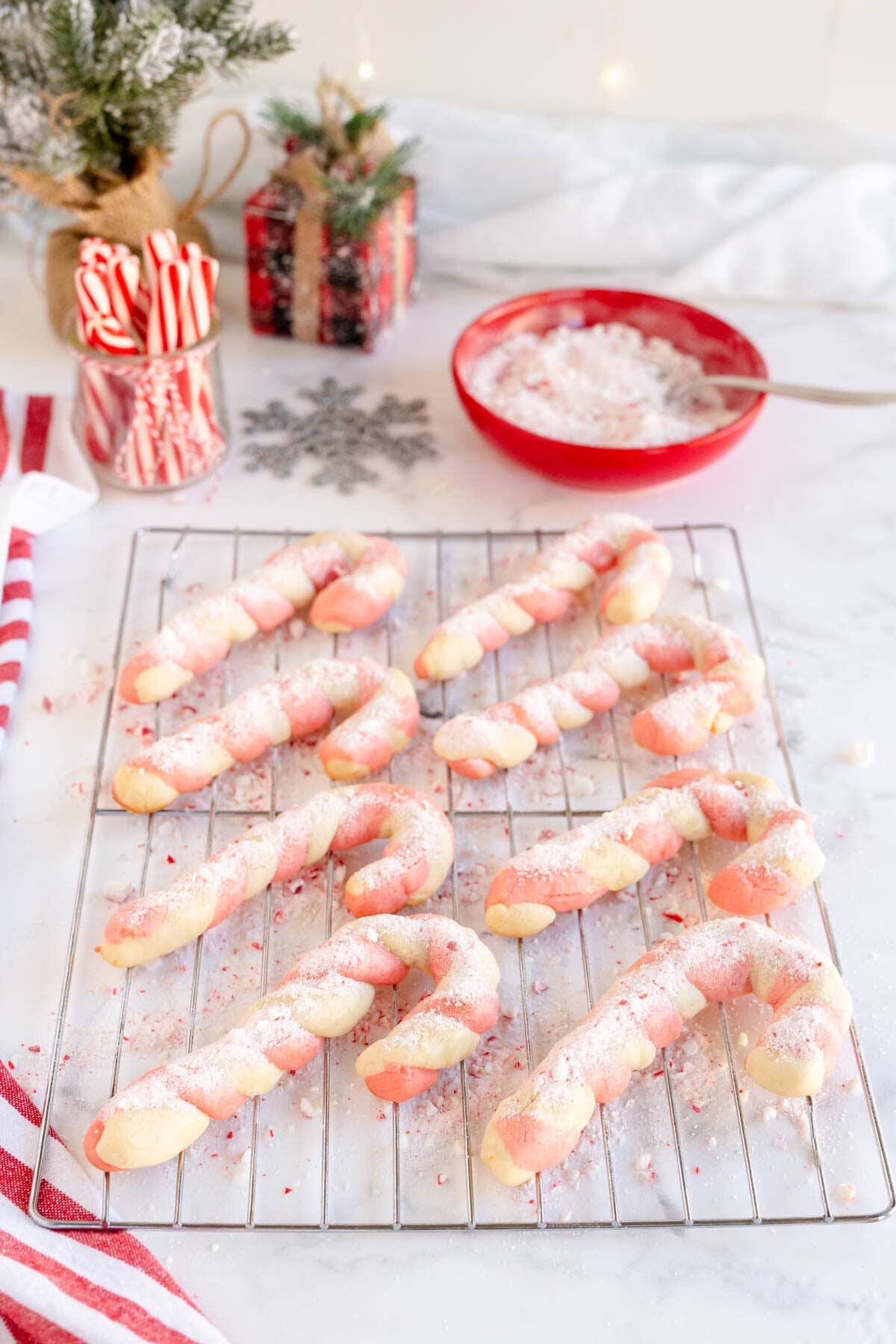 decorating candy cane cookies