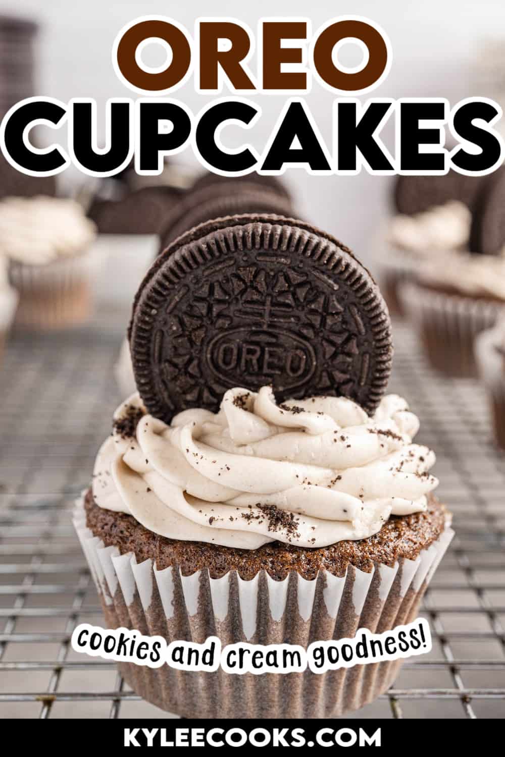 oreo cupcake with recipe name overlaid in text.