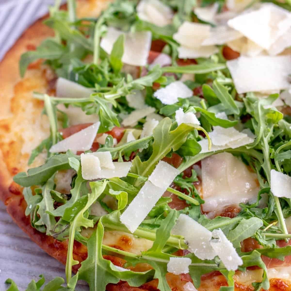 Pizza With Arugula And Prosciutto: Irresistible Flavor Combo